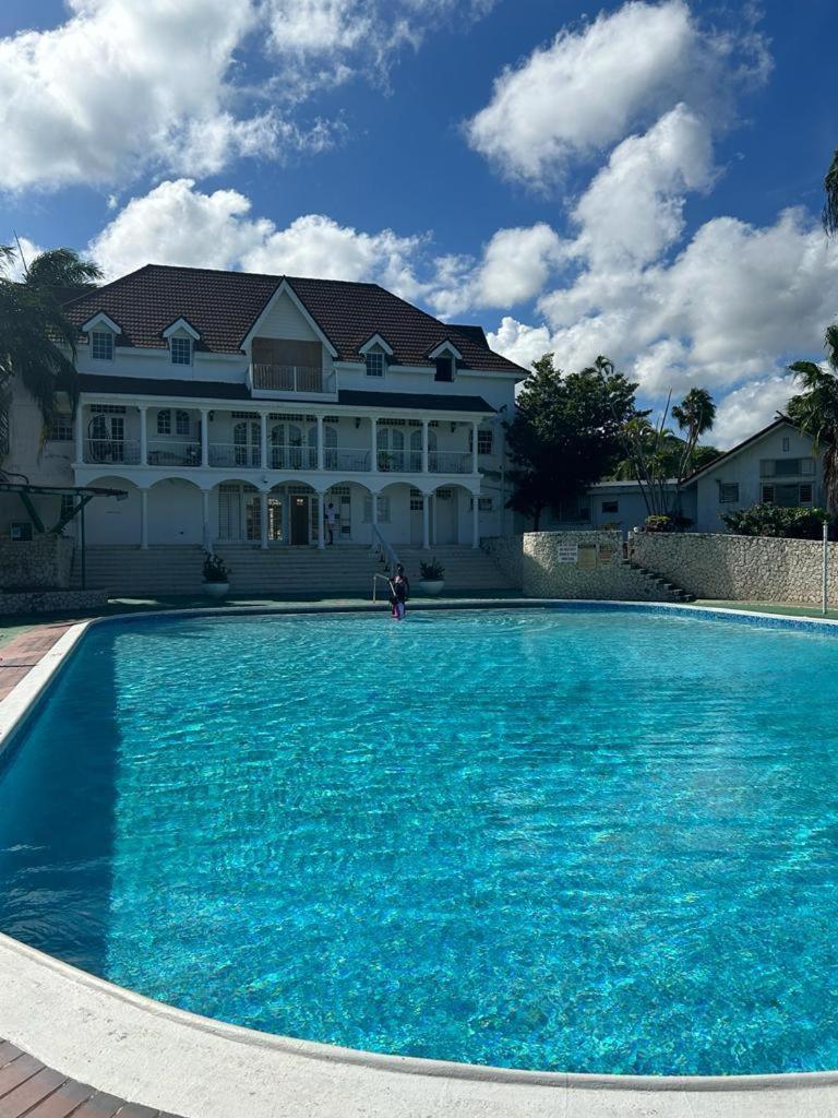 Sea Castles La Vue Apartment Montego Bay Exterior photo